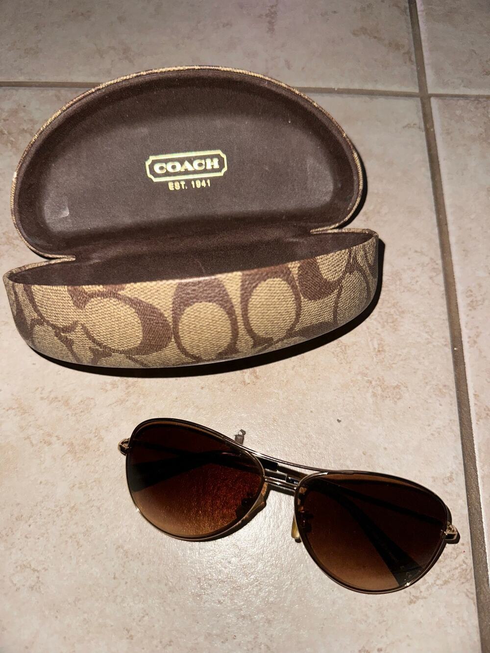 Coach HC7028 Gold Aviator Sunglasses Brown Gradient Lenses w/ Signature Case